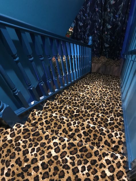 Leopard Bedroom Aesthetic, Cheetah Print Couch, Cheetah Rug Living Room, Cheetah Print Bathroom, Leopard Bedroom, Leopard Carpet, Leopard Aesthetic, Animal Print Bathroom, 80s Interior Design