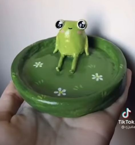 Frog Jewelry Dish, Frog Jewelry Holder Clay, Frog Clay Ideas, Clay Crafts Frog, Fimo Ideas Easy, Ceramica En Frio Ideas, Frog Ceramics, Frog Pottery, Frog Clay