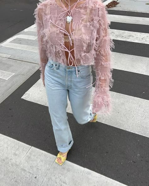 Denim On Denim, Outfit Vintage, Mode Inspo, Chic Outfit, Pink Top, Summer 24, Summer Fits, Spring Style, Fall Style