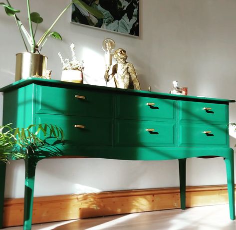 image of bright green Regency style sideboard Green Sideboard, Country Modern Home, Style Sideboard, Green Polish, Statement Furniture, Kitchen Details, Modern Country, Bespoke Furniture, Gecko