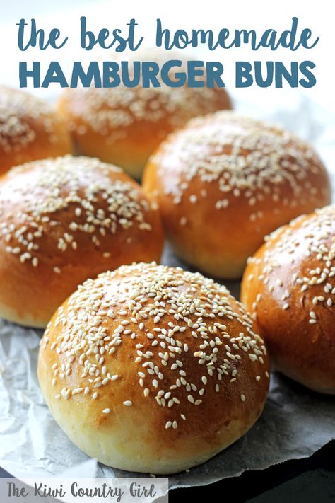 Homemade Hamburger Buns - a simple recipe for the best hamburger buns you will ever eat - soft, pillowy and perfect for burgers! This easy recipe will make burger night so much more tasty! #burgers #bread #breadmaking #homemade #buns #thekiwicountrygirl Homemade Burger Buns, Resep Burger, Burger Buns Recipe, Homemade Hamburger Buns, Homemade Buns, Burger Night, Homemade Hamburger, Homemade Hamburgers, Homemade Burgers