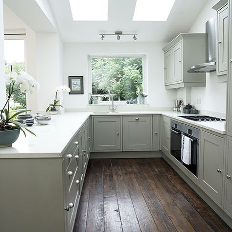 White Shaker-style kitchen with grey units | Kitchen decorating | Ideal Home | housetohome.co.uk White Shaker Style Kitchen, Traditional Kitchen Decor, Shaker Style Kitchens, Gray Kitchen, U Shaped Kitchen, New Kitchen Cabinets, Shaker Kitchen, Grey Kitchens, Kitchen Units