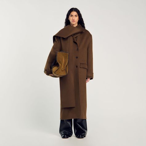 Long Wool Coat Outfit, Coat With Scarf, Co Ord Suit, Scarf Coat, Polo Coat, Oversized Wool Coat, Tuxedo Accessories, Blazer And T Shirt, Pull Oversize