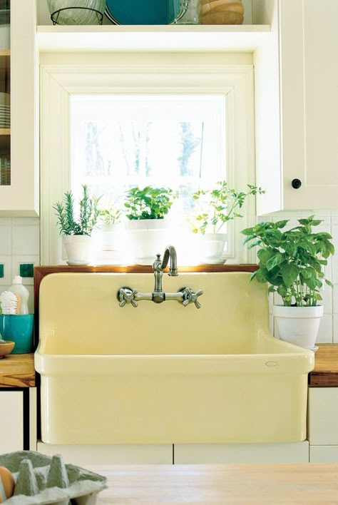 Vintage Farmhouse Kitchen Sink, Pale Yellow Kitchens, Farm Kitchen Ideas, Farm Style Sink, Yellow Farmhouse, Bathroom Upstairs, Vintage Sink, Green Pastures, Studio Spaces