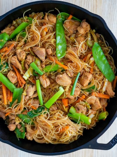 Filipino Stir Fried Noodles with Chicken | Simple Home Edit Fried Noodles With Chicken, Chicken Recipes Filipino, Dinners Simple, Phillipino Food, Filipino Pancit, Stir Fried Noodles, Lunchbox Snacks, Sunday Prep, Noodles With Chicken