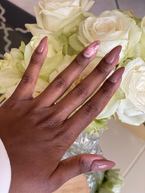 Chocolate Nails On Dark Skin, Brown Nails On Dark Skin, Milk Chocolate Nails, Nails For Tan Skin, Nails On Dark Skin Hands, Nude Nails Black Women, Nude Nails For Brown Skin, Nails On Black Skin, Chocolate Nails