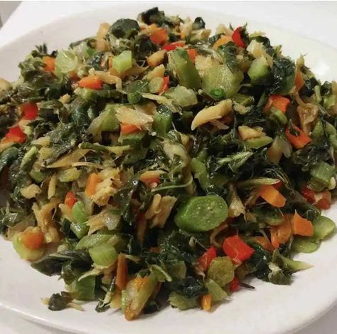 Jamaican callaloo with saltfish is another staple dish along side the national dish ackee and saltfish. This tasty side dish is easy to make with some Callaloo And Saltfish Recipe, Jamaican Callaloo Recipe, Callaloo Recipe, Jamaican Curry Chicken, Steamed Cabbage, Jamaican Curry, Jamaican Cuisine, Jamaican Dishes, Island Food