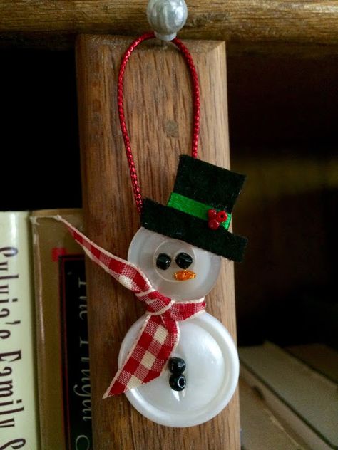 Button Snowman Ornament Diy, Button Ornaments Diy, Button Snowman, Button Wreath, Lab Humor, Diy Christmas Gifts For Kids, Sewn Christmas Ornaments, Preparing For Christmas, Button Projects