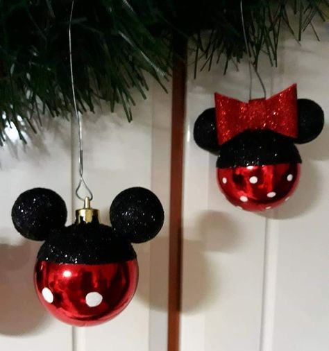 Mickey And Minnie Ornaments Diy, Disney Ornaments Diy Ideas, Mickey Ornaments Diy, Diy Disney Christmas Decorations, Disney Christmas Decorations Diy, Disney Diy Christmas Ornaments, Mickey Ornaments, Disney Christmas Tree Decorations, Disney Baubles