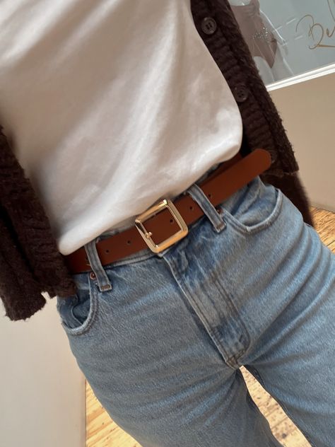 Light Brown Belt Outfit, Outfit With Belts Women, Brown Leather Belt Outfit, Womens Belt Outfit, Brown Belt Outfit Jeans, Jeans With Belts For Women, Jeans And Belt Outfit, Jeans With Belt Outfit, Brown Belt Outfit Women