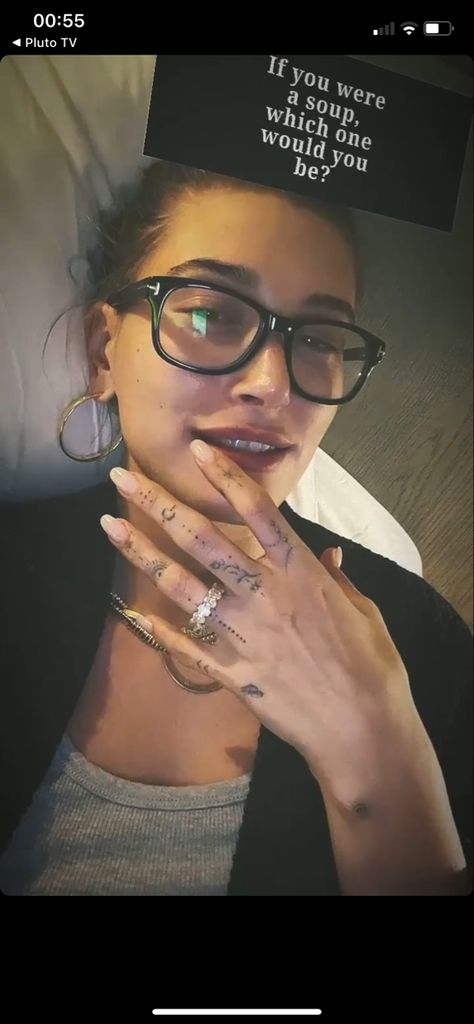 Bailey Beiber Tattoo, Sofia Richie Hand Tattoo, Hailey Baldwin Tattoo, Thumb Tattoos, Matching Tats, Hey Siri, Finger Tats, Hand And Finger Tattoos, Hailey Baldwin Style