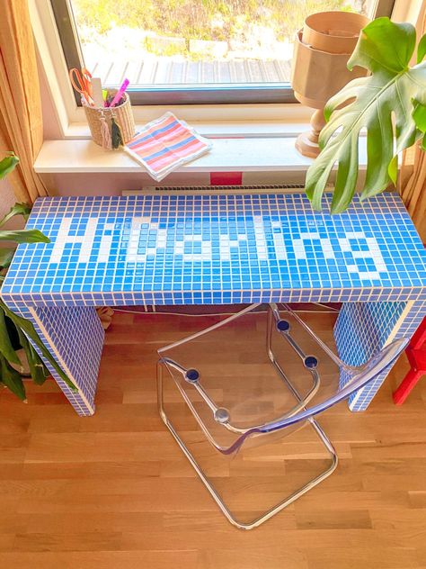 Check out this guide to make your own D.I.Y. tiled desk! #thatsdarling Tile Desk, Tiled Table, Diy Home Office, Warehouse Loft, Cute Table, Tile Furniture, Tile Spacers, Tile Table, Good For Me