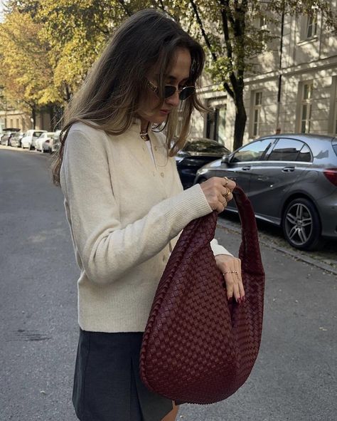 Red Bottega Bag, Red Bottega Veneta Bag, Red Hobo Bag Outfit, Bottega Hobo Bag Outfit, Bottega Veneta Bag Outfit, Bottega Bag, Bottega Veneta Bag, Bag Outfit, Bags For Teens