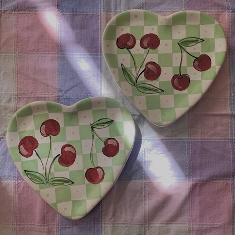 Heart Shaped Plates, Clay Objects, Heart Plate, Clay Inspo, Painted Pots Diy, Sculpture Art Clay, Pottery Painting Designs, Ceramics Pottery Art, Art N Craft