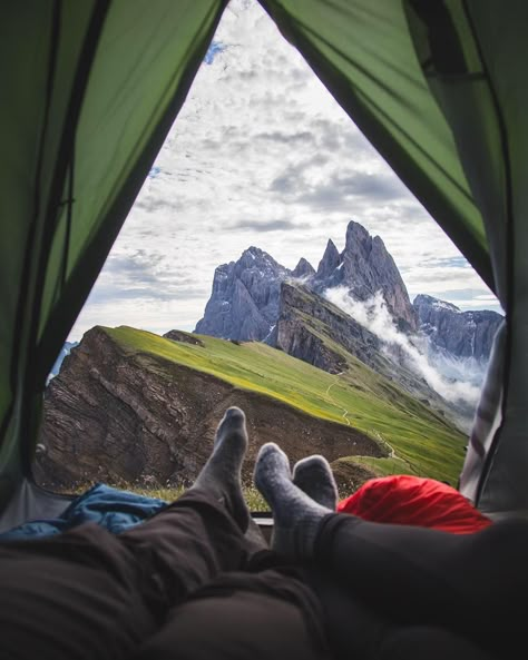 Tent View, Zelt Camping, Camping Photo, Outdoor Portrait, Camping Photography, Family Tent Camping, Camping Aesthetic, Outdoor Tent, Camping Tent