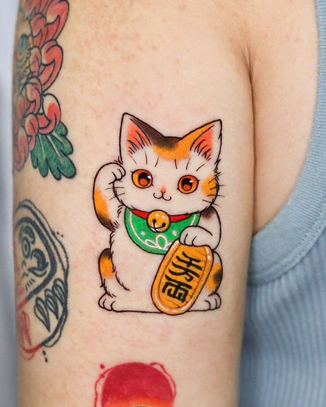 ༶𝗬𝗼𝗼𝗻༶ | Lucky cat Maneki neko🐱🎏✨ | Instagram Lucky Cat Tattoo, Lucky Tattoo, The Ink Spots, 9 November, London Tattoo, Japan Tattoo, Line Work Tattoo, Next Tattoo, Cartoon Tattoos