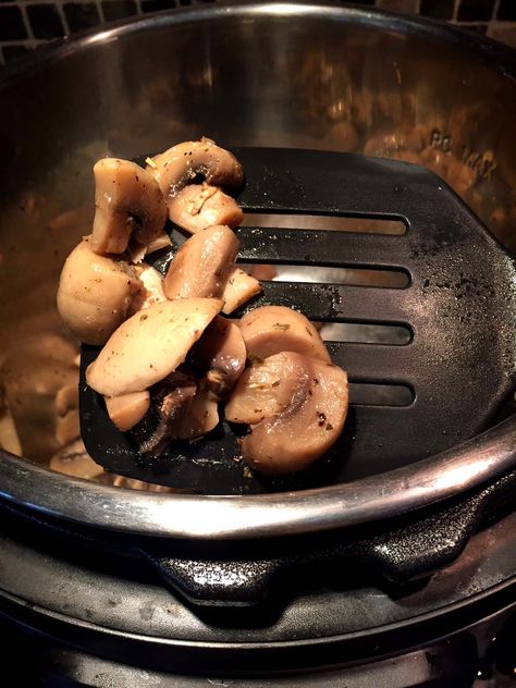 These Instant Pot mushrooms are so easy to make and so delicious! I'll never cook mushrooms any other way! Chanterelle Recipes, Cook Mushrooms, Fried Mushroom Recipes, Cooking Quinoa, Easy Mushroom Recipes, Mushroom Appetizers, Lamb Chop Recipes, Electric Pressure Cooker Recipes, Using A Pressure Cooker