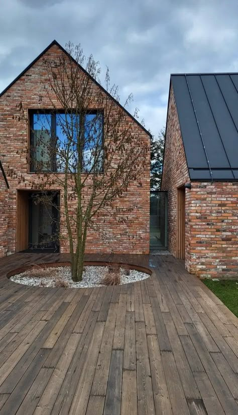 Modern Brick Cottage, Paint Color Ideas, Exterior Paint Color, Red Brick House, Brick Exterior House, Brick Architecture, Casa Exterior, Modern Barn, Forest House