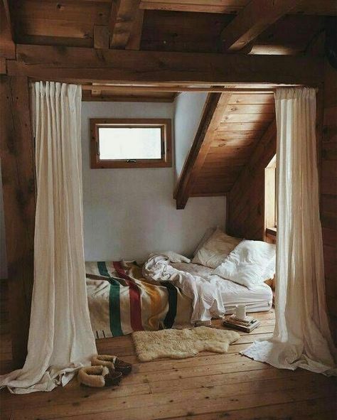 Idea Bilik Tidur, Reka Bentuk Bilik Tidur, Hiasan Bilik Tidur, Attic Bedroom, Attic Rooms, Floor Bed, Dream Bedroom, My New Room, Cozy Bedroom