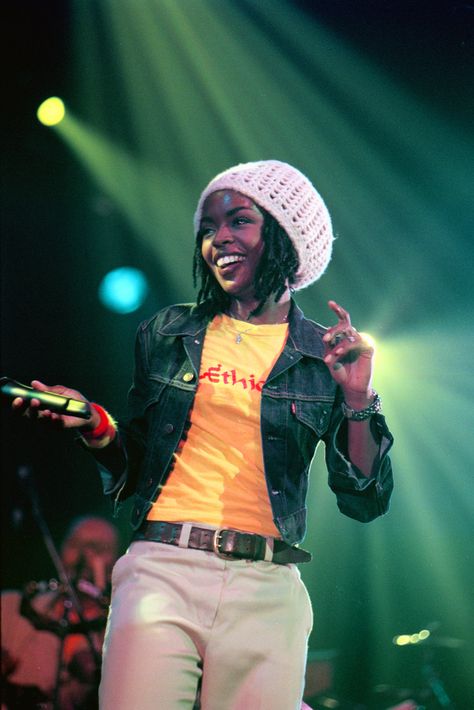 Lauryn Hill performs live onstage in Amsterdam, Netherlands on May 28, 1999. Lauryn Hill Outfits, Lauryn Hill 90s, Ms Lauryn Hill, Lauren Hill, Cultura Hip Hop, Pakaian Hipster, Miseducation Of Lauryn Hill, Meagan Good, Lauryn Hill