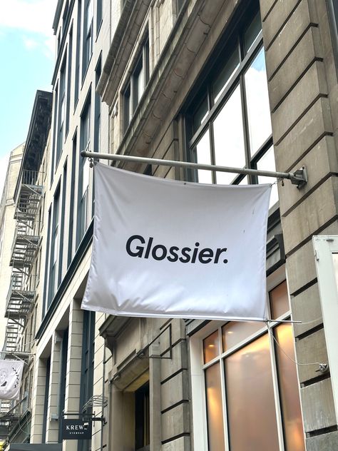 Glossier Nyc, City Aesthetic London, Glossier New York, Luxury Plane, Suitcase Luxury, Flying Aesthetic, Glossier Aesthetic, Luxury Suitcase, Glossier Girl