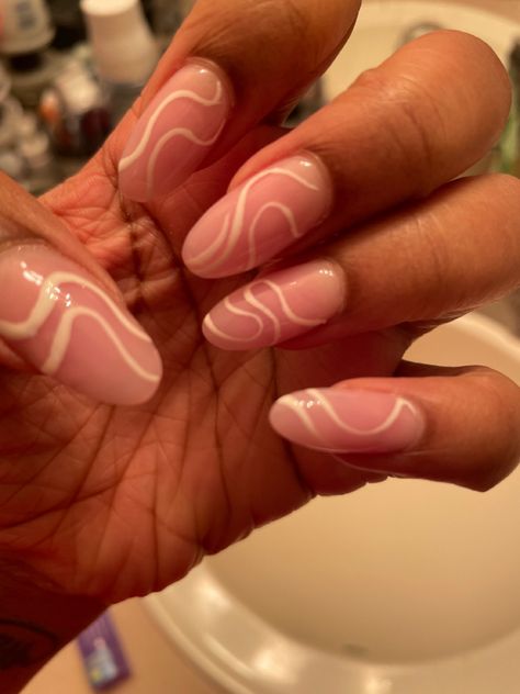 Nails With Waves Lines, Pink Nails With Squiggly Lines, Pink Nails With White Swirls, Pink Nails With White Lines, Swirls On Nails, White Swirls Nails, Nail Swirl Designs, Wavy Lines Nails, Pink And White Swirl Nails