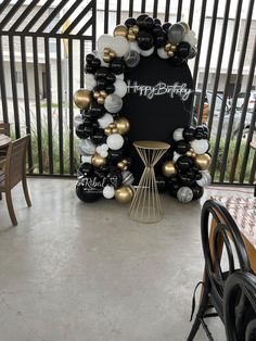 30th Birthday Backdrop Ideas, Black Gold Balloon Garland, Birthday Party Decoration Ideas, Cowboy Themed Birthday Party, 50th Birthday Balloons, Black And Gold Balloons, Simple Birthday Decorations, Bday Party Theme, Birthday Post Instagram