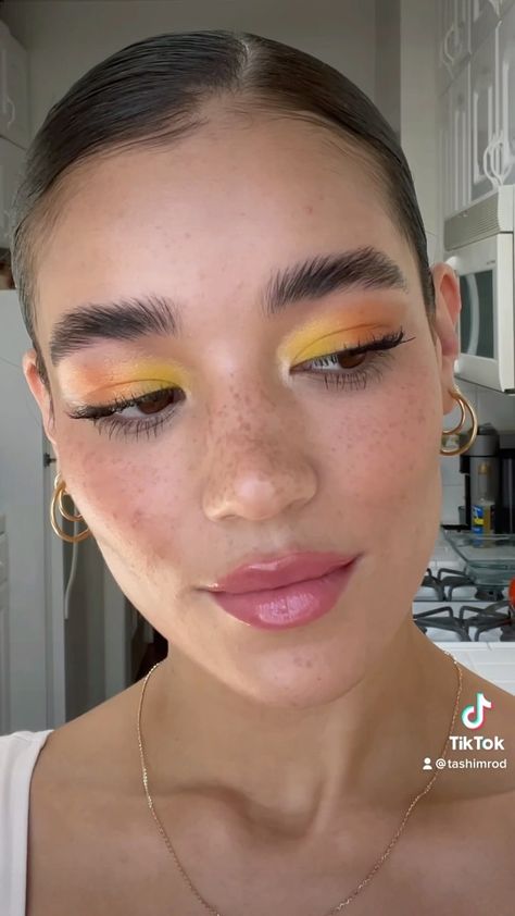 Fade Into Hue Palette Looks, Fade Into Hue Palette, Fade Into Hue, Sunset Vibes, Beauty Inspo, Eyeshadow Primer, Maquillaje De Ojos, Face And Body, Makeup Looks