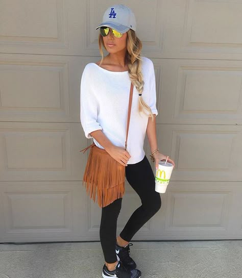 . Look Short Jeans, Hollie Woodward, Athleisure Trend, Nike Tennis, Messy Hair, Baseball Game, Athleisure Outfits, Sporty Outfits, Gaming Clothes