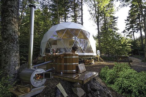 20' glamping dome at Ridgeback Lodge Canada. Pacific Domes, Geo Dome, Bubble Dome, Geodesic Dome Homes, Dome Structure, Dome Homes, Geodesic Domes, Glamping Resorts, Glamping Ideas