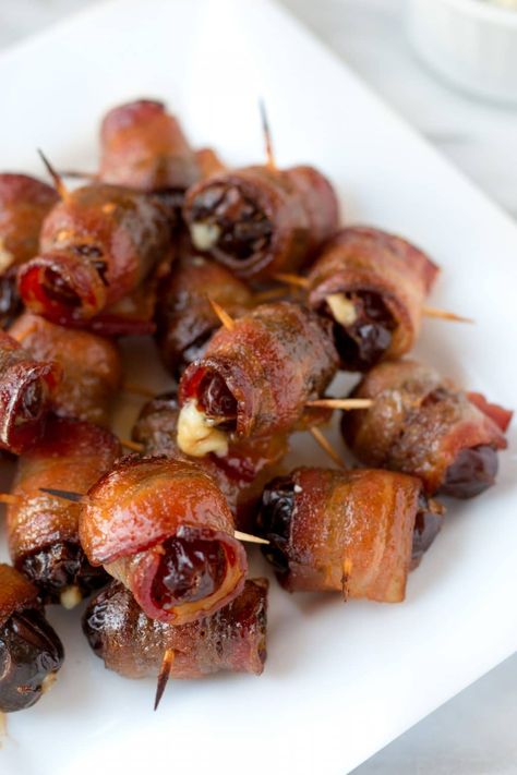 Maple Sriracha, Devils On Horseback, Wrapped Dates, Cheese Appetizer, Bacon Wrapped Dates, Wrapped In Bacon, Bacon Appetizers, Date Recipes, Tailgating Recipes