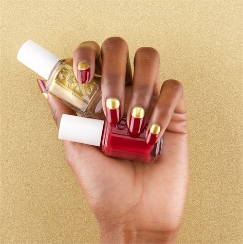 Nail How-To: Red and Gold Holiday Manicure - Nails - Modern Salon Easy Holiday Nails, Louis Nails, Movie Nails, Holiday Nails Glitter, Holiday Nails Easy, Pretty Nails Glitter, Classy Hair, Gel Nails Long, Sombre Hair