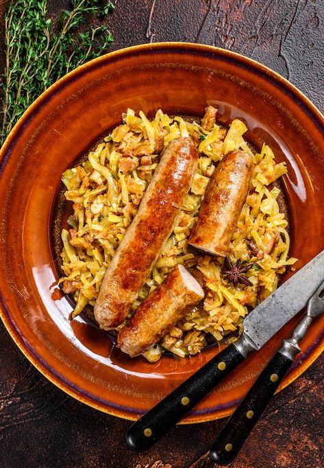 Deen Brothers - This Braised Bratwurst and Cabbage recipe... Bratwurst And Cabbage, Beer Bratwurst, Brats Recipes, Bratwurst Sausage, Braised Cabbage, Beer Bacon, Paula Deen Recipes, Cabbage Recipe, Cabbage Recipes