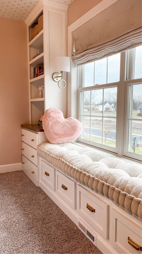 Window Seat Ideas, Bedroom Window Seat, Built In Window Seat, Window Seat Design, Kids Bedroom Designs, Bedroom Light Fixtures, Bedroom Design Ideas, Bedroom Windows, Modern Bedroom Design