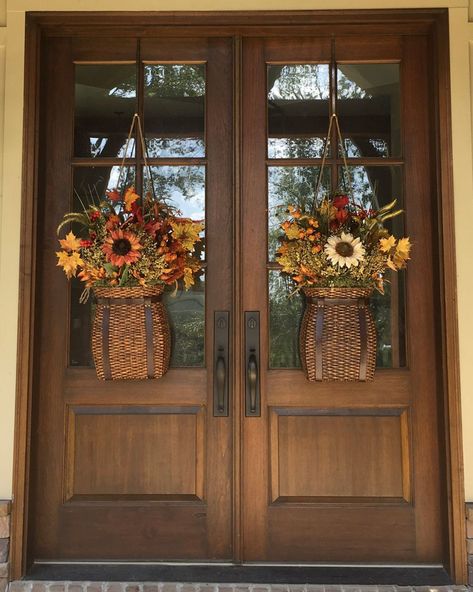 Diy Fall Candles, Rich Holiday, Front Door Baskets, Basket Wreath, Image Halloween, The Adirondacks, Fall Front Door, Fall Thanksgiving Decor, Fall Front Porch