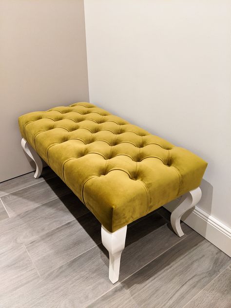 Chesterfield Bench, Ottoman Entryway, Yellow Ottoman, Modern Pouf, Chesterfield Bank, Dressing Room Decor, Moroccan Bedroom, Velvet Bench, Furniture Details Design