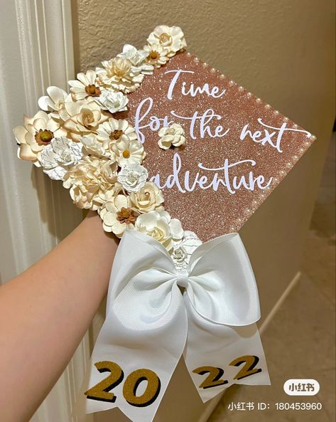 8th Grade Graduation Cap Designs, Fun Graduation Caps, 8th Grade Cap Ideas, 8th Grade Grad Cap Ideas, Highschool Cap Ideas, Graduation Cap Nails, Grade Cap Ideas, Highschool Grad Caps, Graduation Cap Designs 8th Grade