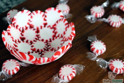 Peppermint Candy Crafts, Peppermint Candy Bowl, Italian Christmas Recipes, Peppermint Plants, Easy Christmas Treats, Diy Bowl, Kids Christmas Ornaments, Candy Crafts, Club Ideas