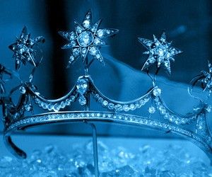 Blue Crown Aesthetic Queen, Crown Blue Aesthetic, Queen Blue Aesthetic, Blue Queen Aesthetic, Aesthetic Crown, Fantasy Crown, Catherine Parr, Aesthetic Blog, Crown Aesthetic