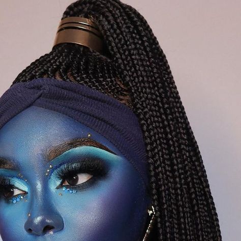 A R I E L🎀 on Instagram: "“10,000 years will give you such a crick in the neck” 🩵🧞‍♂️💙 #genie #aladdin #disney #halloween #halloweenmakeup #makeup" Genie Makeup Look, Genie Hairstyle, Genie Makeup, Aladdin Makeup, Aladdin Disney, Genie Aladdin, Makeup Girl, Girl Halloween, October 29