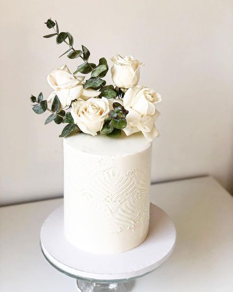 Cake Stencil, White Wedding Cake, White Cake, Everyone Knows, My Favorites, White Wedding, Wedding Cake, Wedding Cakes, Pastel