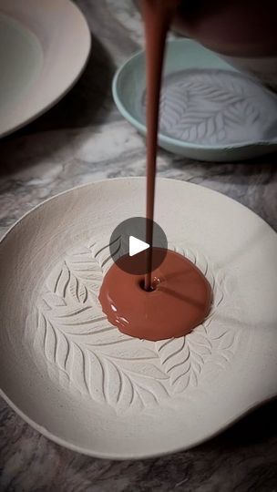 65K views · 3.9K reactions | by @kelseyceramics. Glazing several color varieties of my leafy plate design 🍃
FOLLOW👉 @loveinpottery for more pottery contents ☕️ !

visit their page and support 💕

Follow us on @musthomeguide (Interior Lovers) & @mustvisitguide (Travel Lovers) !

#pottersofinstagram #contemporaryceramics #glaze #handmade #pottery #design #artist #ceramica #clay #stoneware #instapottery #ceramicartist #keramik #ceramicsculpture #porcelain #ceramicart #art #interiordesign #wheelthrown #potterylove | Love in Pottery | Adrian Berenguer · October Glazing Carved Pottery, Color Me Mine Ideas Bowls, Ceramics Projects Ideas, Pottery Underglaze Ideas, Pottery Ideas Handbuilt, Pottery Plates Handmade, Pottery Glaze Ideas, Ceramic Plates Designs, Ceramic Plates Art