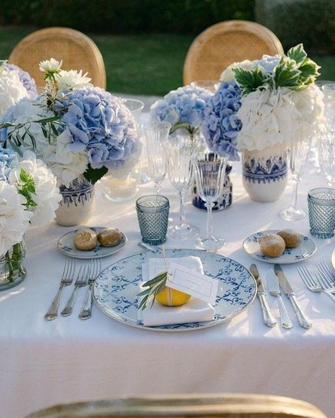 Amalfi Table Setting, Capri Baby Shower Theme, Amalfi Tablescape, Amalfi Bridal Shower Theme, Chinoiserie Chic Wedding, Lemon Theme, Jackie Aina, Something Blue Bridal, Tafel Decor