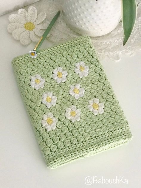 Crochet Book Cover, Diary Cover, Crochet Unique, Crochet Book, Confection Au Crochet, Crochet Daisy, Crochet Business, Kawaii Crochet, Crochet Simple