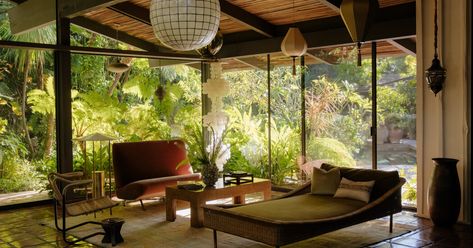 A Hollywood Producer’s Home That Would Make a Perfect Movie Set California Ranch House, Decoupage Coffee Table, Richard Neutra House, Cliff May, Dog Lounge, California Ranch, Perfect Movie, Architecture Inspiration, Los Angeles Homes