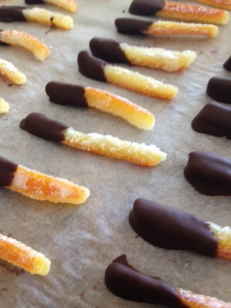 Candied Orange Peel Recipe, Candied Orange Peels, Christmas Snack Mix, Orange Dessert, Candied Orange, Orange Peels, Chocolate Spoons, Candied Orange Peel, Orange Candy