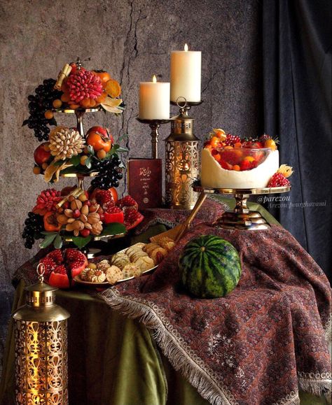 Shabe Yalda Design, Yalda Design Decor, Yalda Table Design, Yalda Night Ideas Decor Photography, Yalda Night Design, Yalda Night Ideas Decor, Yalda Decoration, Shab Yalda Decoration, Yalda Design Idea