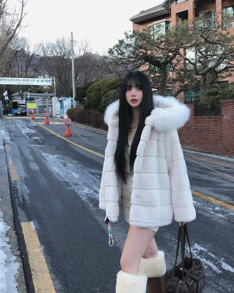 Korean Fur Coat, South Korean Street Style, Korean Snow Outfit, Outfit With Fur Coat, Ear Warmers Outfit, Christmas Korean Outfit, Black Aviator Jacket Outfit, Fur Winter Outfits, Fur Coat Outfit Aesthetic