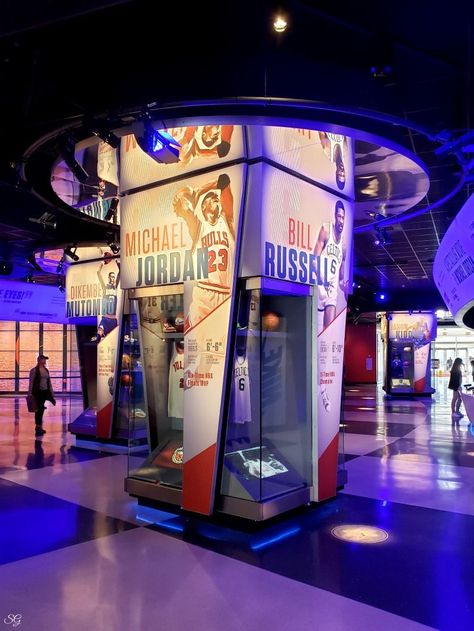 Michael Jordan and Bill Russell pillar at the Basketball Hall Of Fame. #basketball #halloffame #michaeljordan #jordan #chicagobulls #nba #basketball Basketball Hall Of Fame, Winter Wedding Table, Wedding Candles Table, Michael Jordan Chicago Bulls, Bill Russell, Michael Jordan Basketball, Snowboard Girl, Basketball Theme, Scottie Pippen