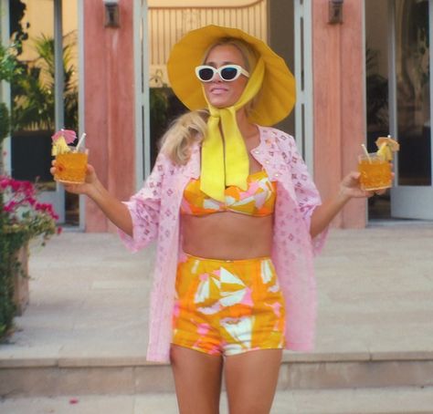 Pink Lace-Edged Summer Cover-Up Top of Kristen Wiig as Maxine Simmons in Palm Royale Palm Royale Kristen Wiig, Resortwear Photoshoot, Palm Royale Outfits, Palm Royale Aesthetic, Palm Royale Party, Palm Royale Fashion, Retro Beach Outfit, Palm Beach Party, Palm Beach Aesthetic